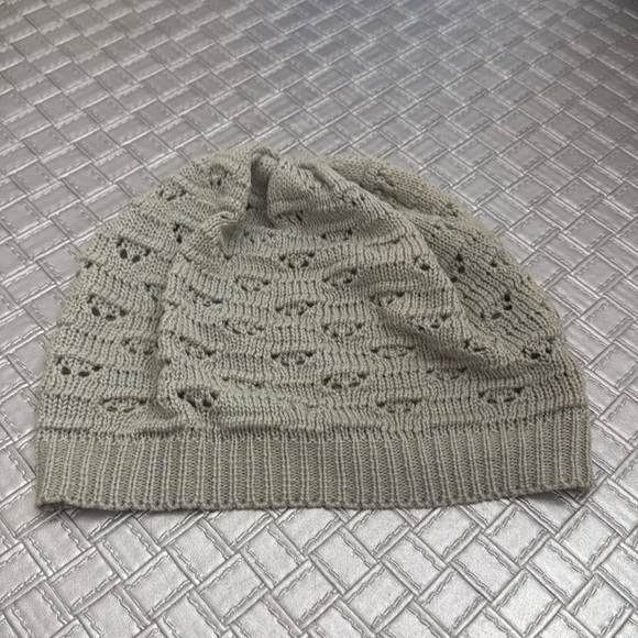 Gray open crochet knit beanie hat - Picture 1 of 3